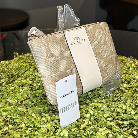 Coach Tan and Cream Signature 1/4 Zip Wallet/Wristlet 6.25”x 4” NWT - Picture 4 of 6